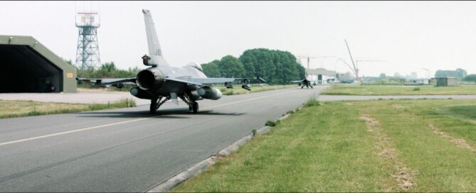 F-16 taxiebaan vliegveld Leeuwarden